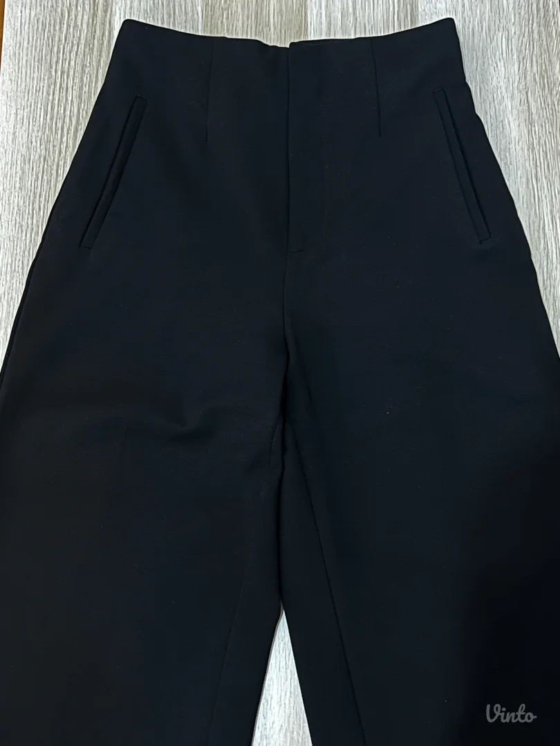 Zara crne pantalone