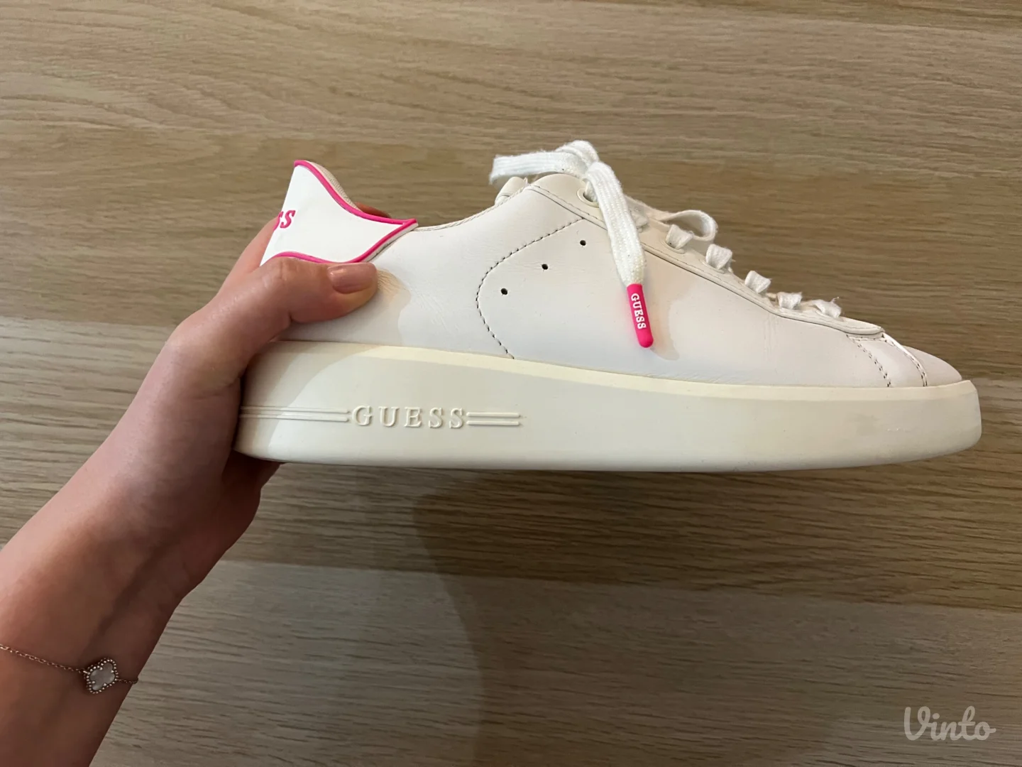 Guess bele patike