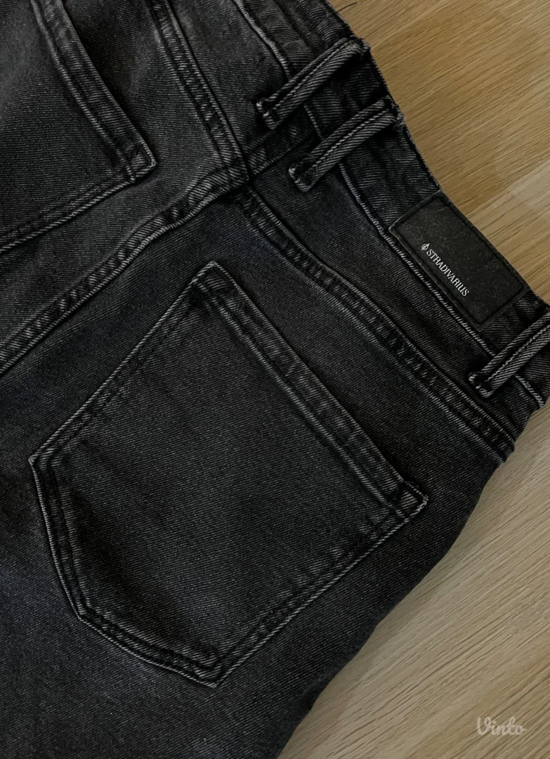 Stradivarius tamno sive/ crne farmerke