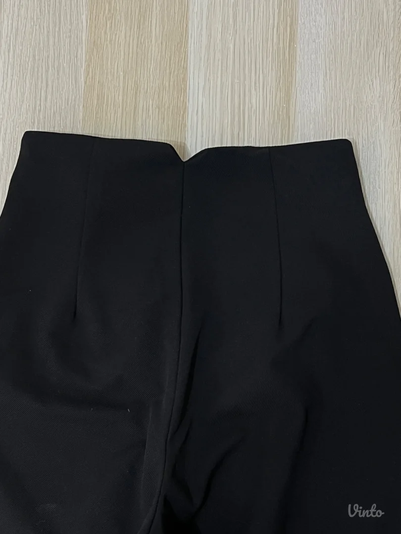 Zara crne pantalone