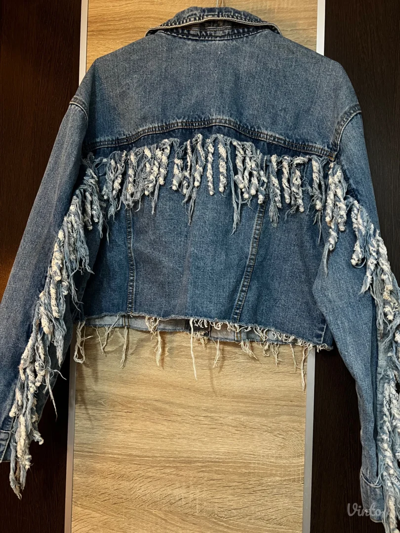 Bershka teksas jakna sa resicama