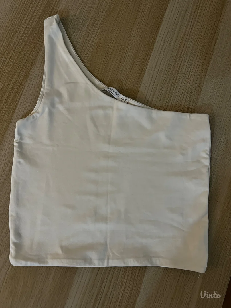 Stradivarius bela majica na rame