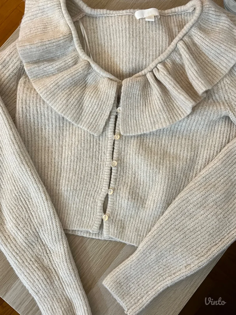 H&M bež džemper sa dugmićima