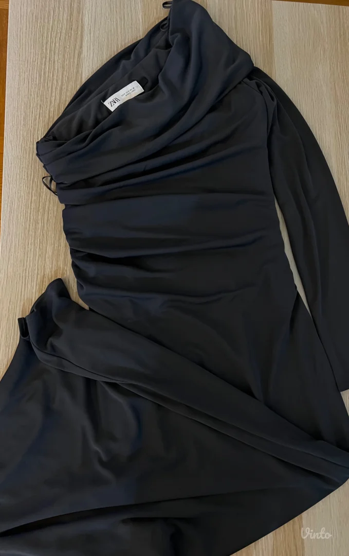 Nova Zara tamno siva duga haljina na rame