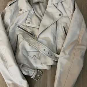 Stradivarius bež jakna