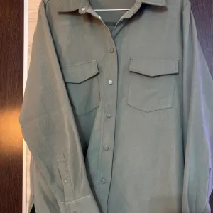 Maslinasta ženska košulja