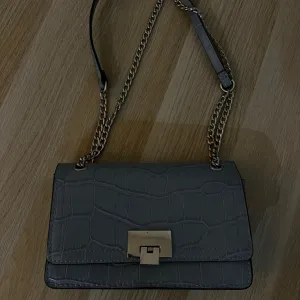 Stradivarius torbica