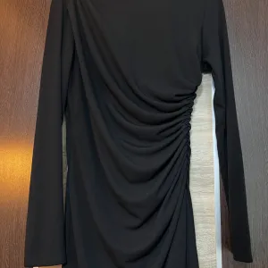 Zara crna kratka haljina