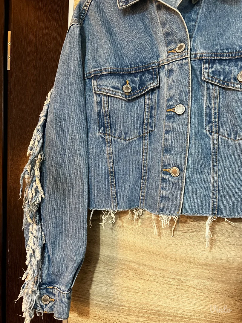 Bershka teksas jakna sa resicama