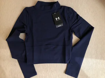 Under Armour top