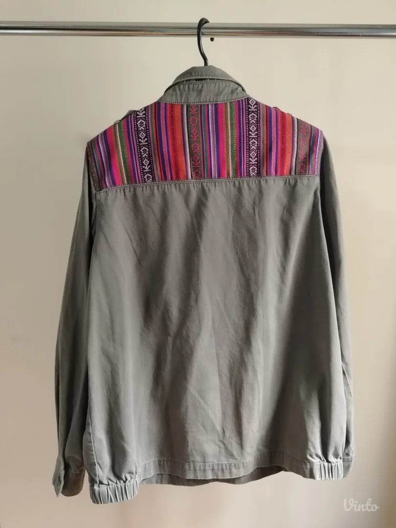 PROLEĆNA JAKNA SA ETNO PRINTOM