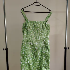 LETNJA ZELENA MINI HALJINA SA CVETNIM DEZENOM