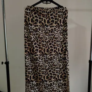 MAXI USKA SUKNJA SA LEOPARD PRINTOM