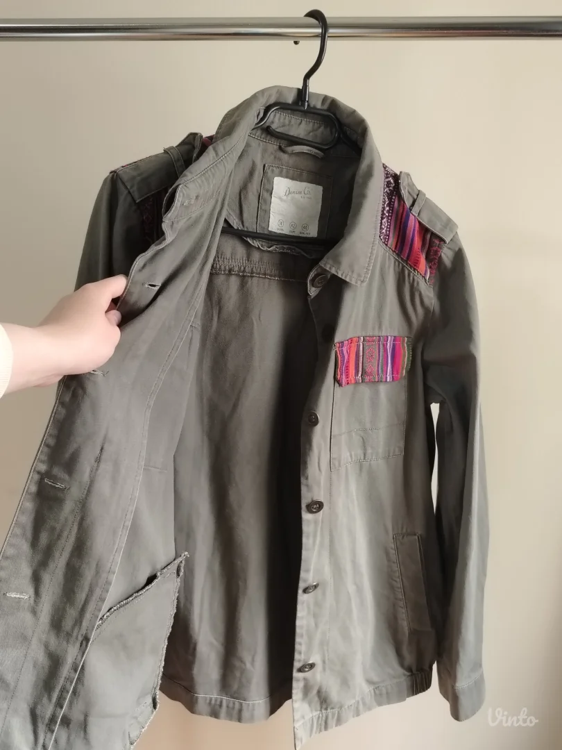 PROLEĆNA JAKNA SA ETNO PRINTOM