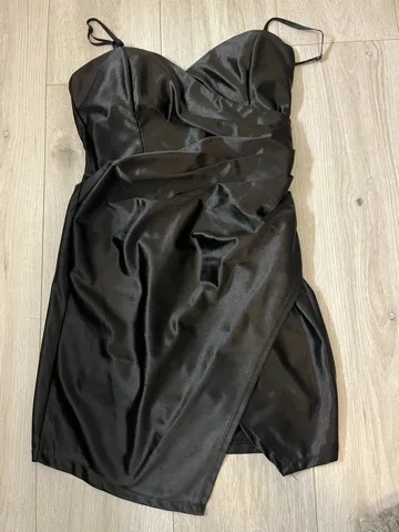 Satenska crna mini haljina