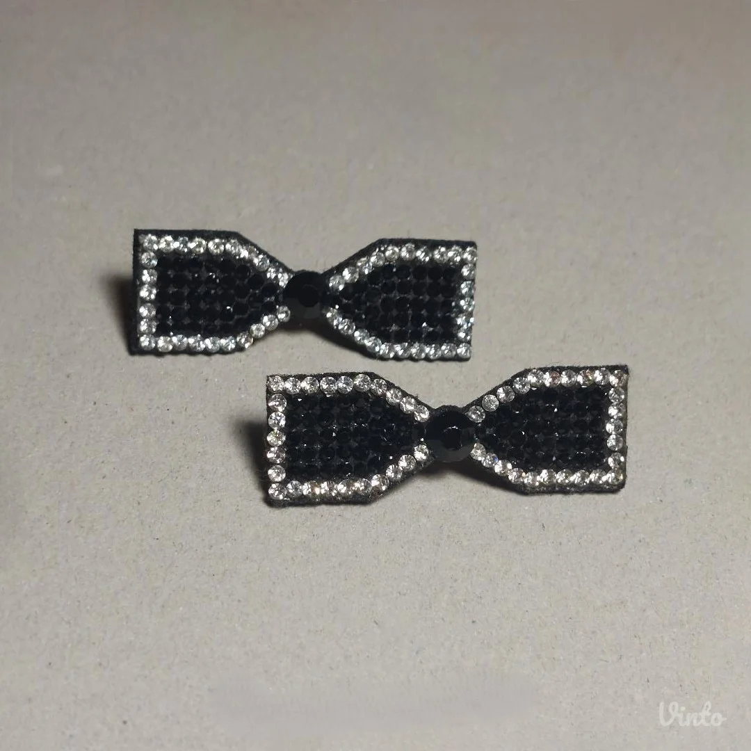 Dva broša mašne sa crnim cirkonima