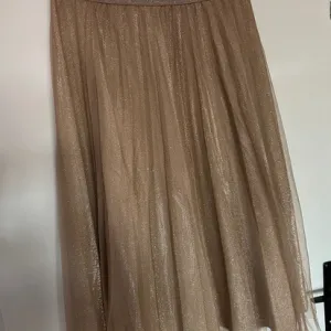 Sinsay zlatna suknja