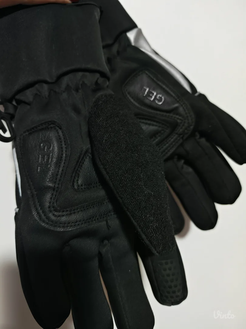 Jakna i pantalone za skijanje