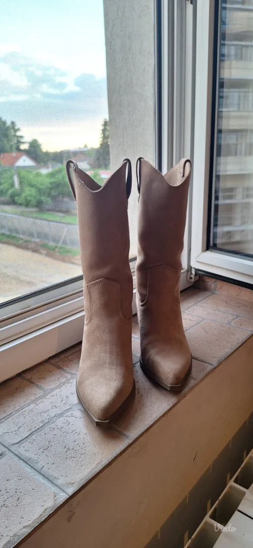 Bershka čizme