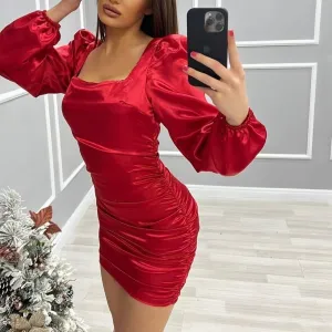 Crvena saten haljina