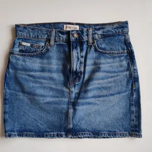 Guess - teksas suknja