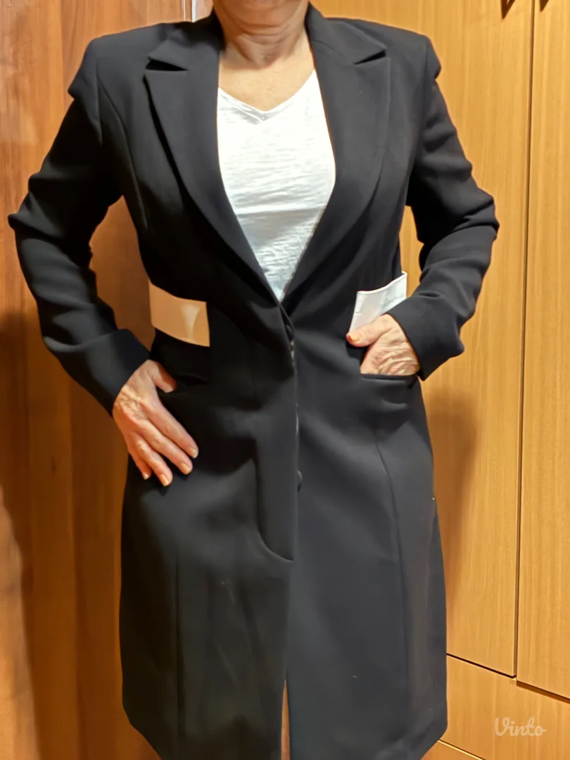 Moderan lagani zenski kaput