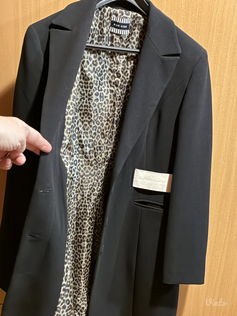 Moderan lagani zenski kaput