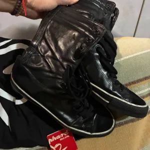 Phard crne duboke patike