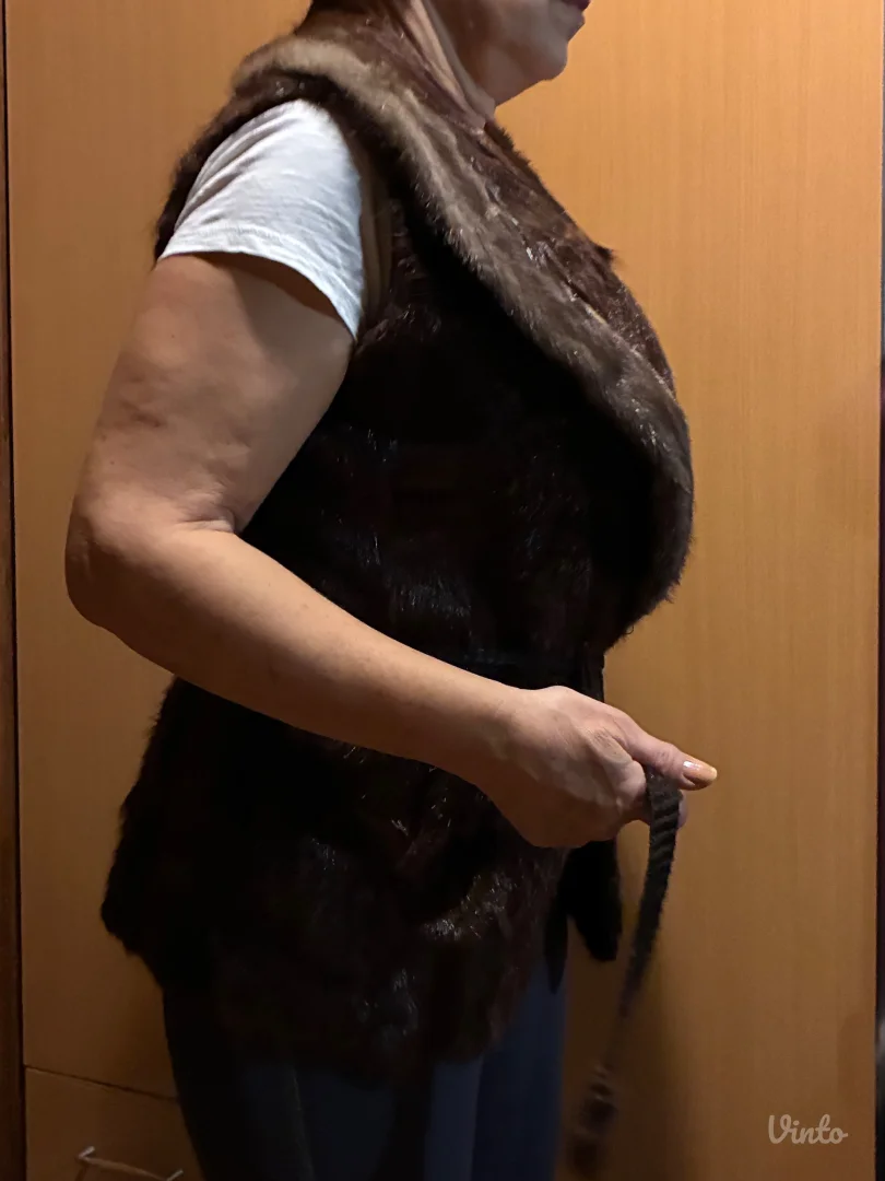 Krzneni prsluk sa kaisem