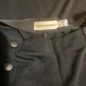 Armani nove crne pantalone