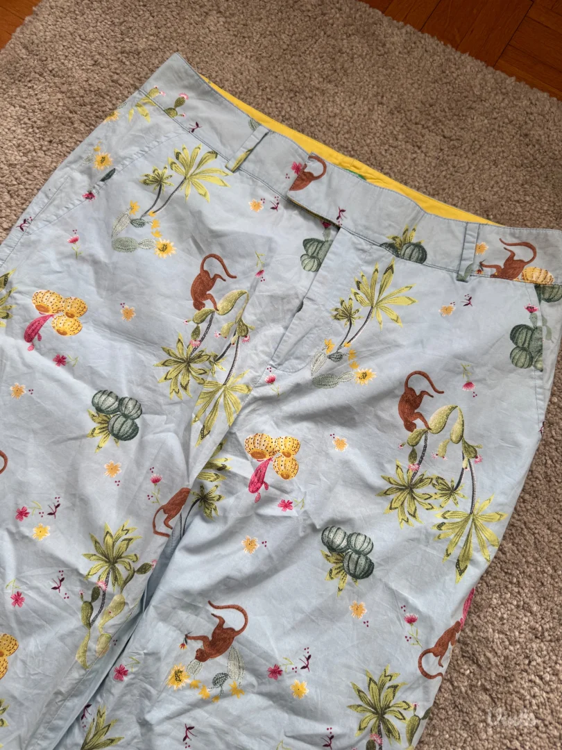 Benetton pantalone sa zanimljivim printom