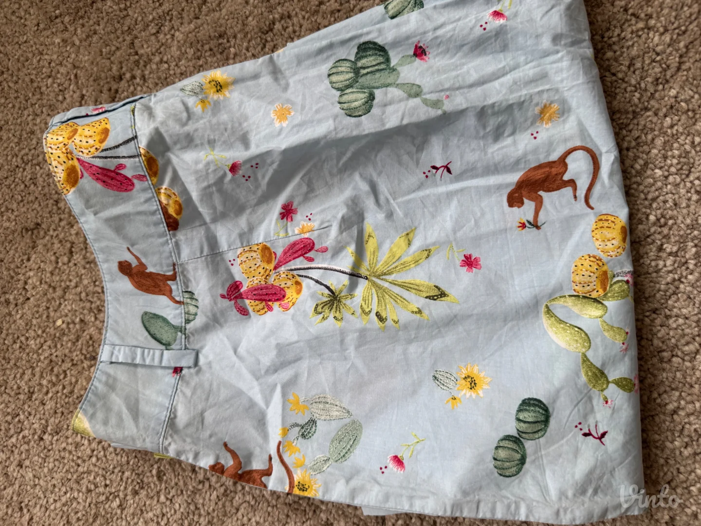 Benetton pantalone sa zanimljivim printom