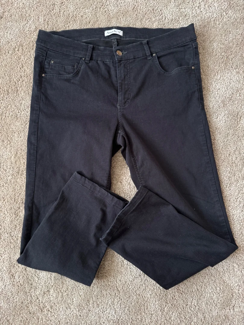 5pari brendiranih pantalona vel.44