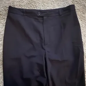 Elegantne ženske pantalone