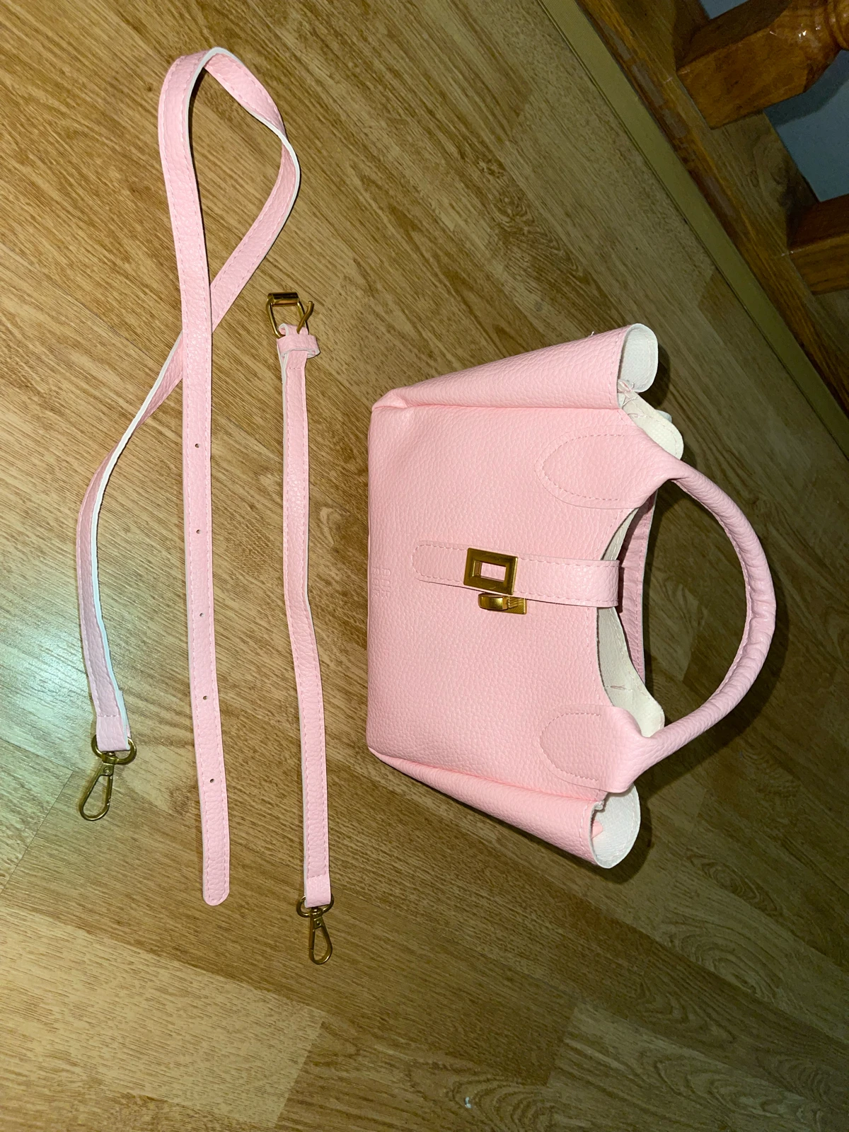 Baby pink zenska torbica