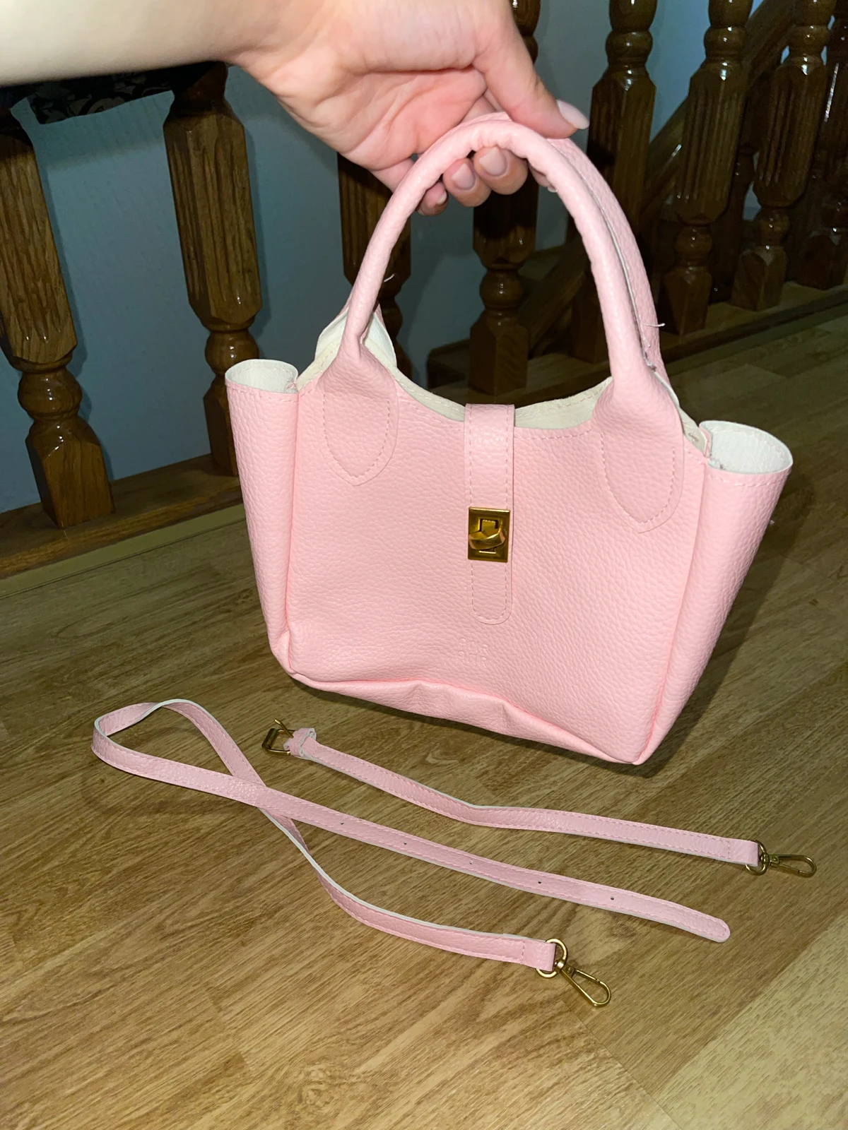 Baby pink zenska torbica