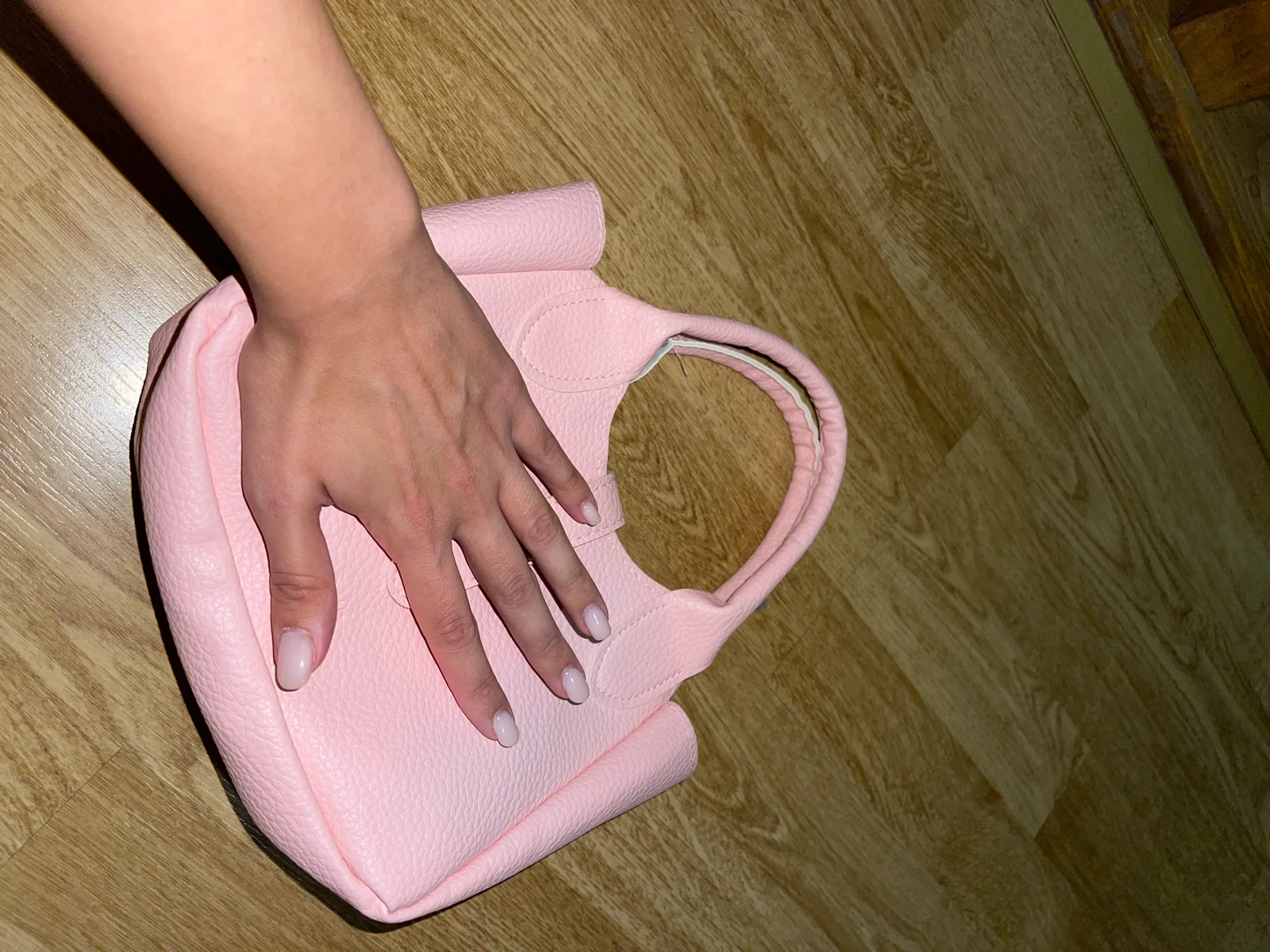 Baby pink zenska torbica