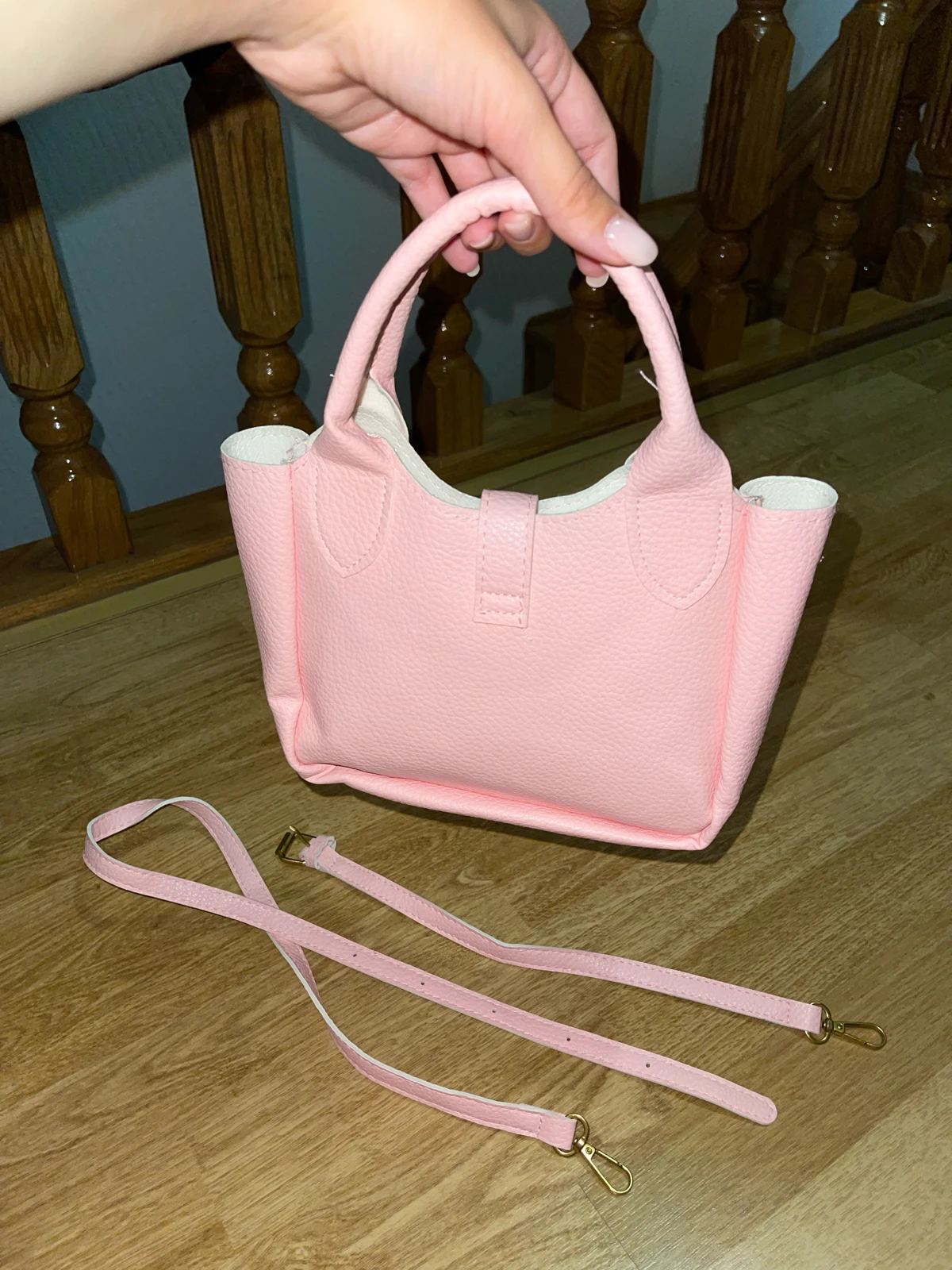 Baby pink zenska torbica