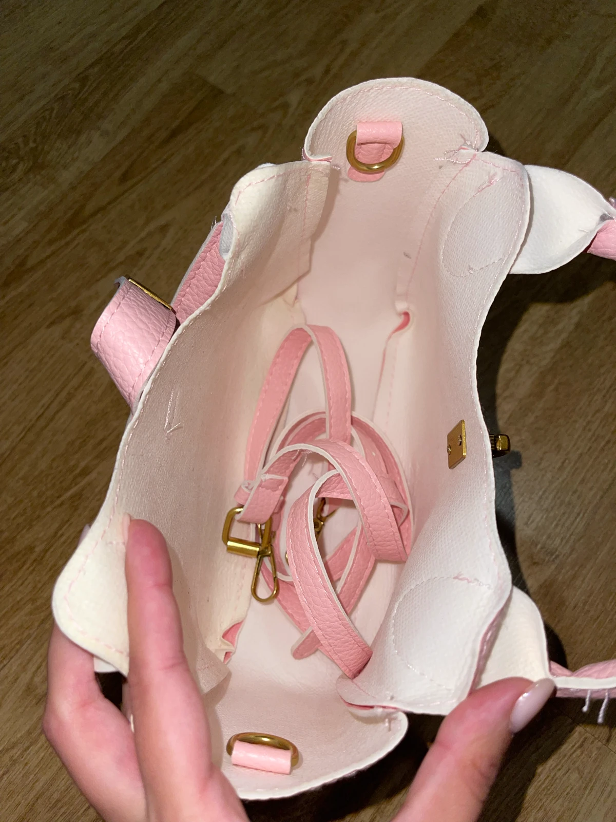 Baby pink zenska torbica