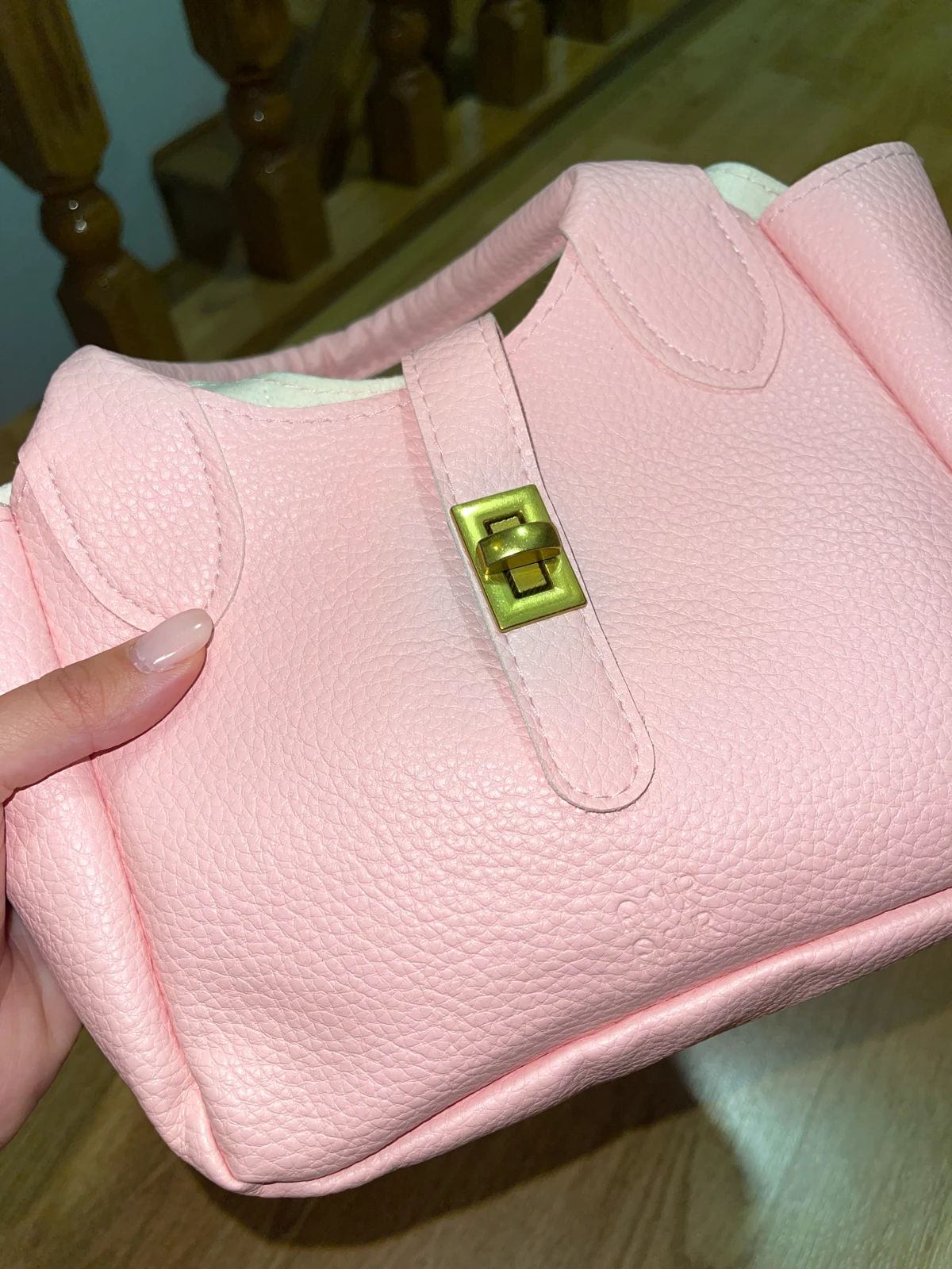 Baby pink zenska torbica