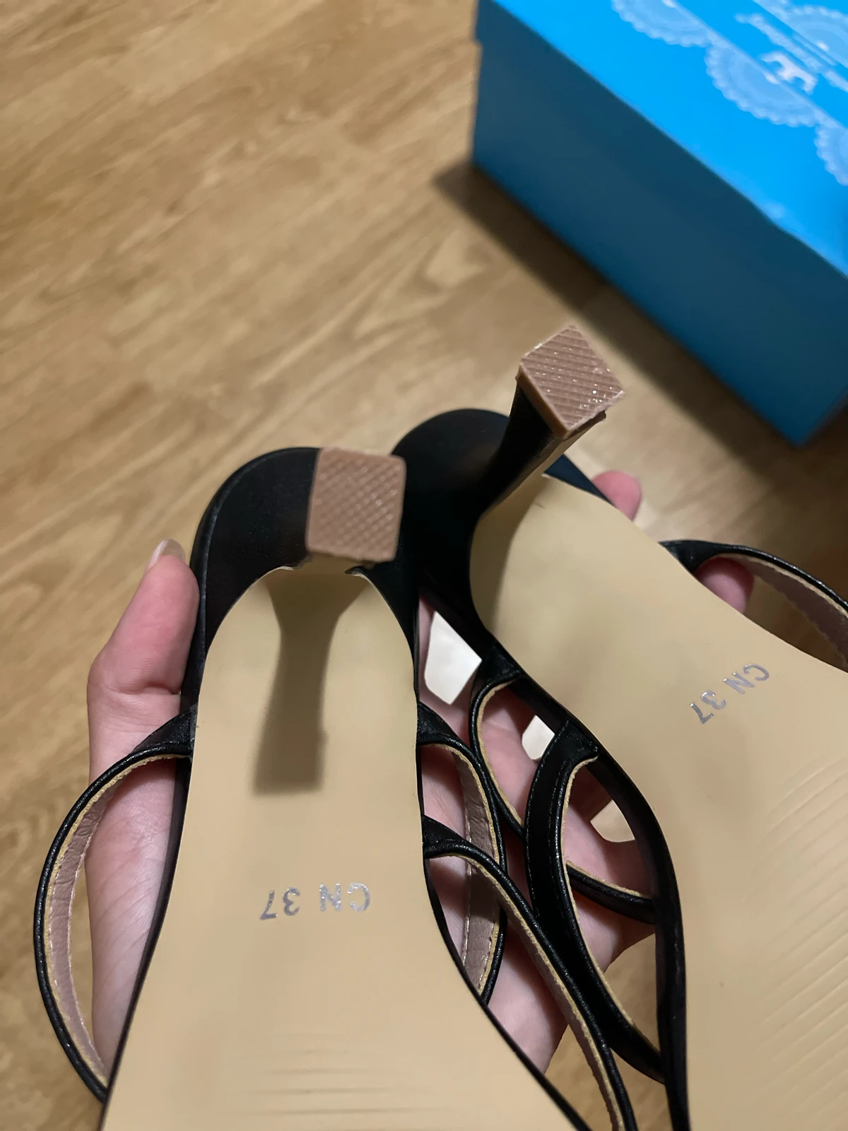 Crne stikle br.37 - nove