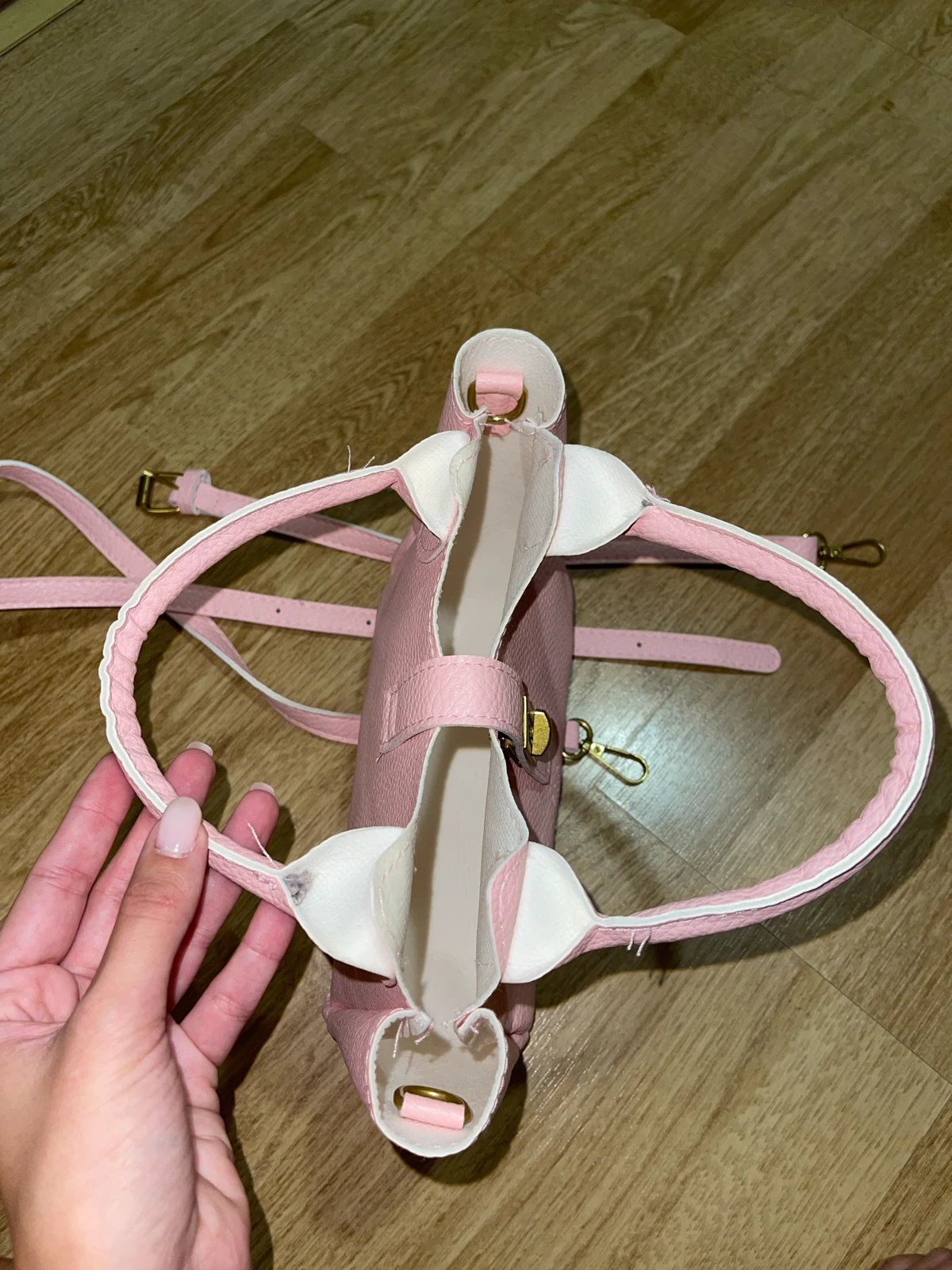 Baby pink zenska torbica