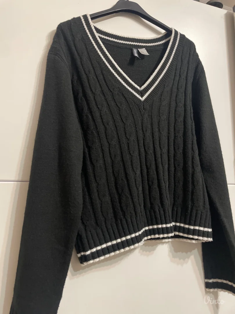 H&M crni džemper