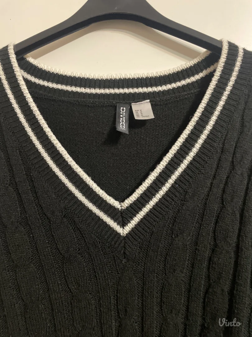H&M crni džemper
