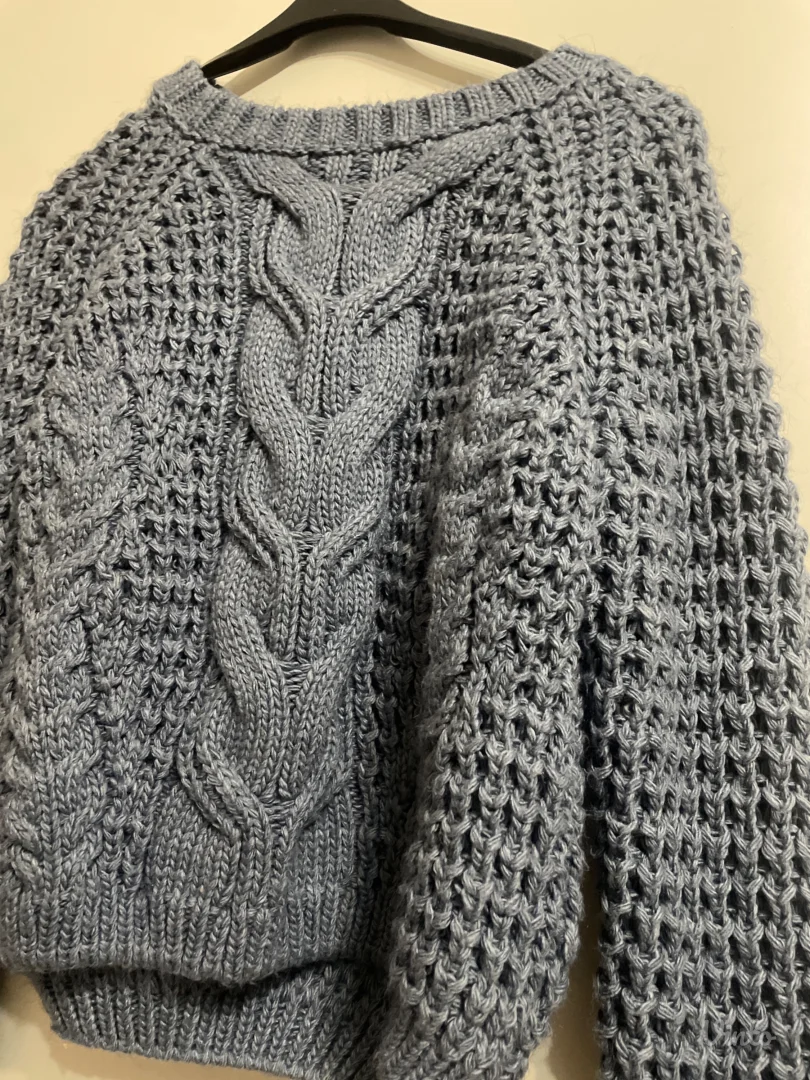 Ručno pleteni džemper