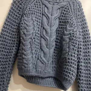 Ručno pleteni džemper