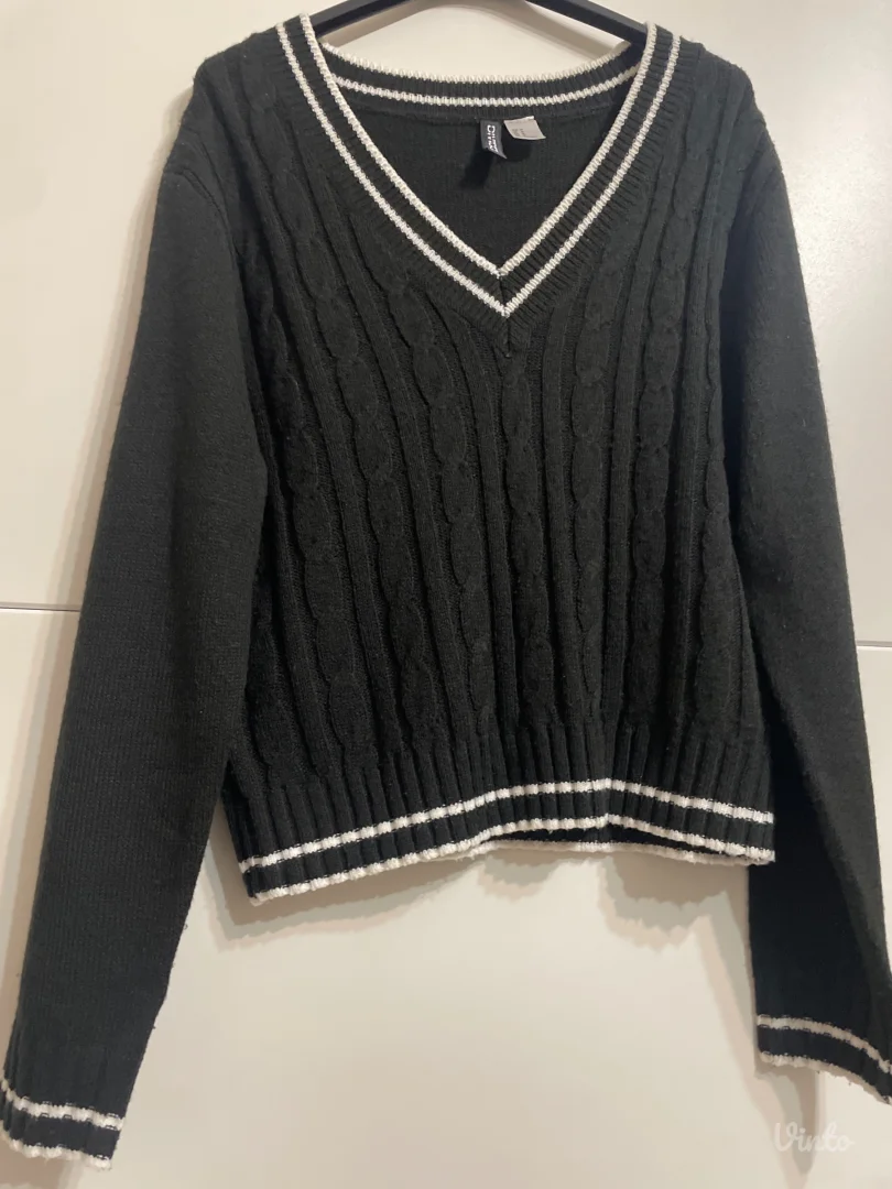 H&M crni džemper