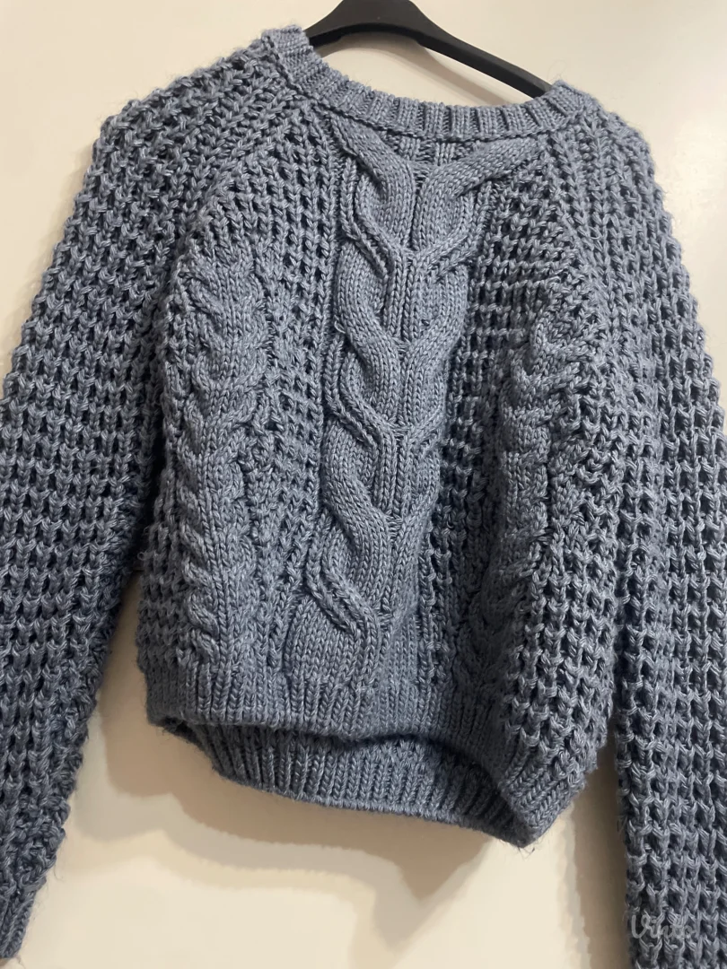 Ručno pleteni džemper