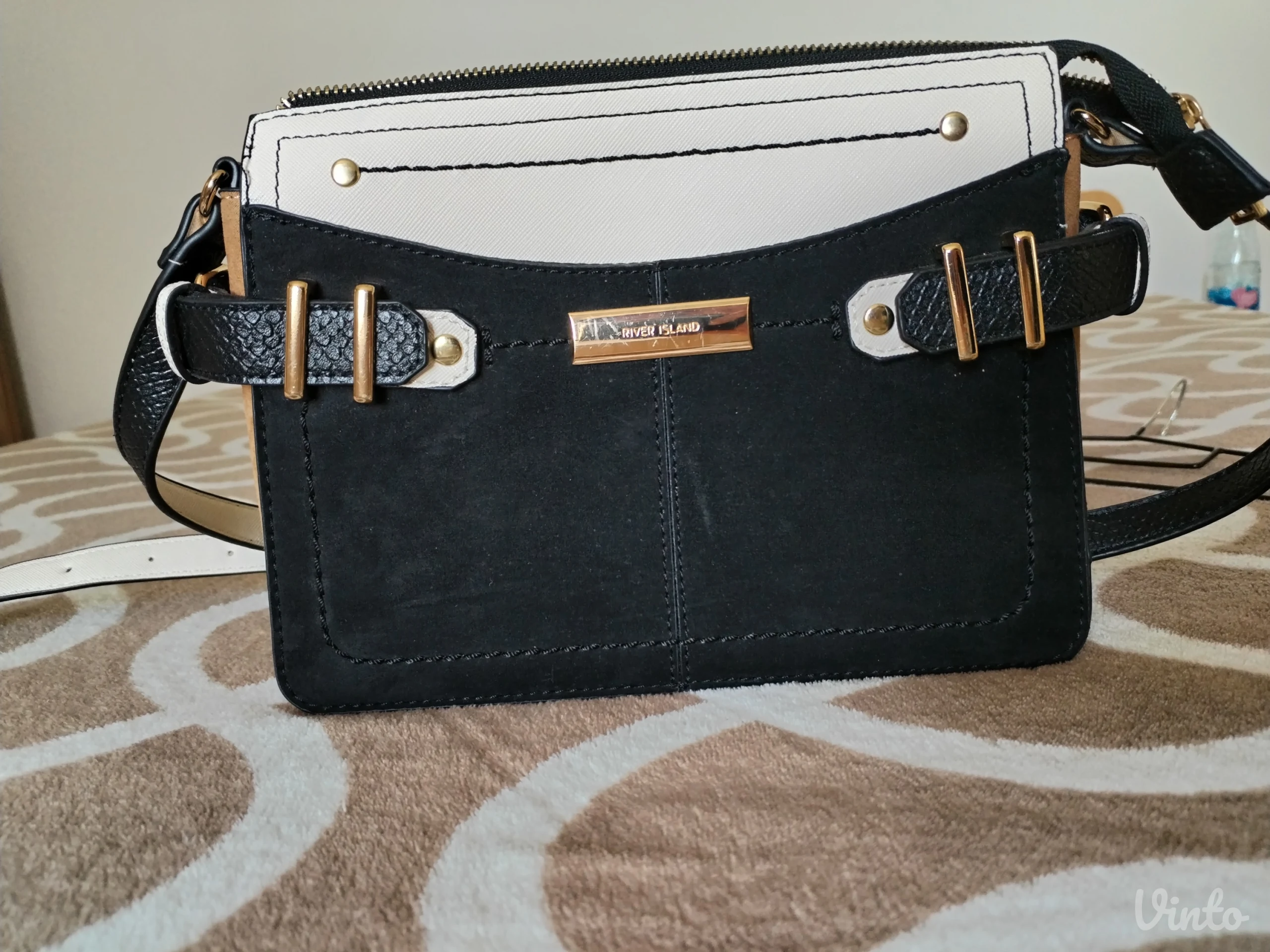 River island torbica