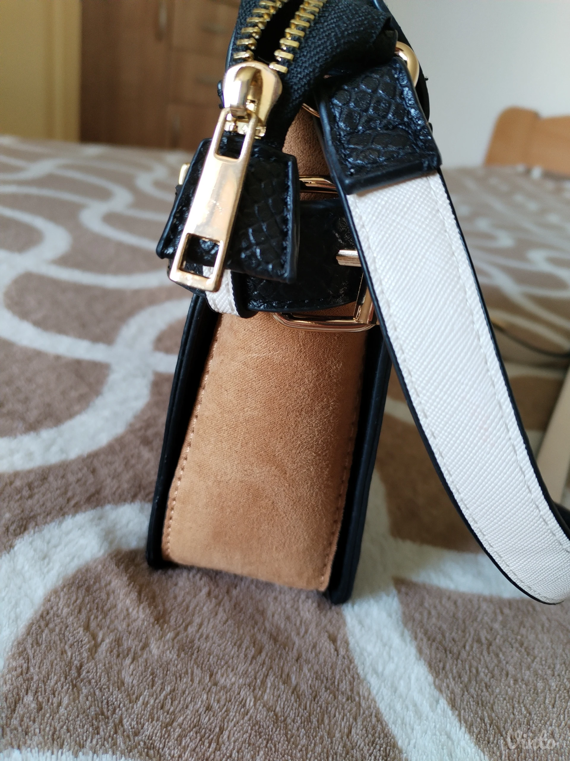 River island torbica